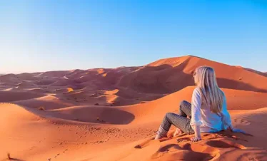 merzouga desert lady